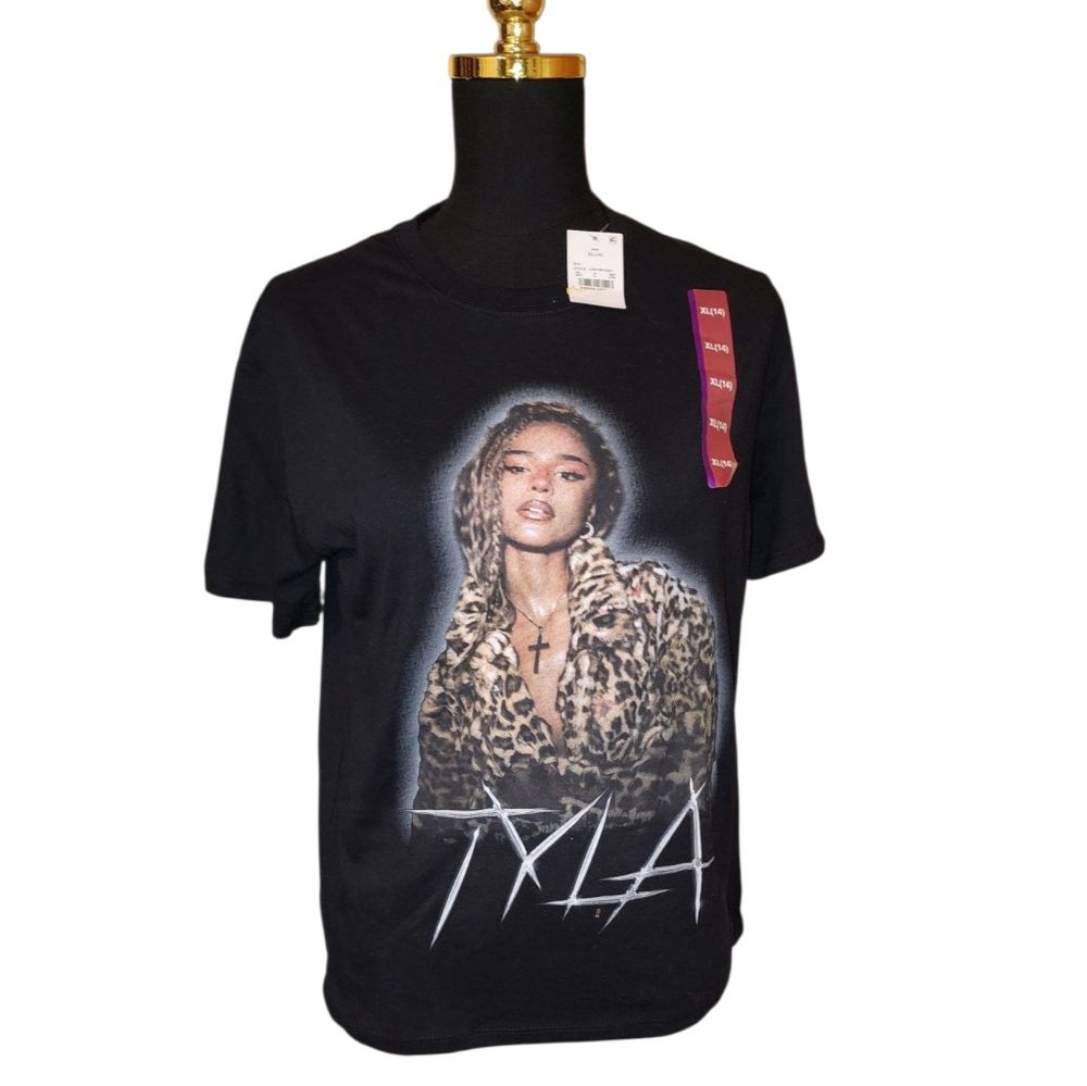 Tyla Tee with Leopard Print Graphic
